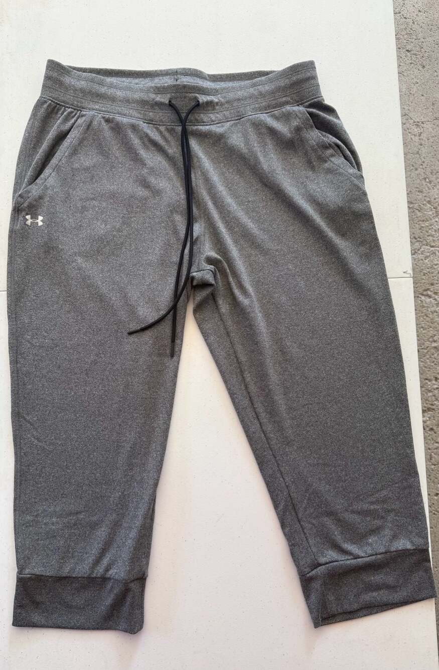 Under Armour HeatGear Loose Fit Performance Capri Workout Pants